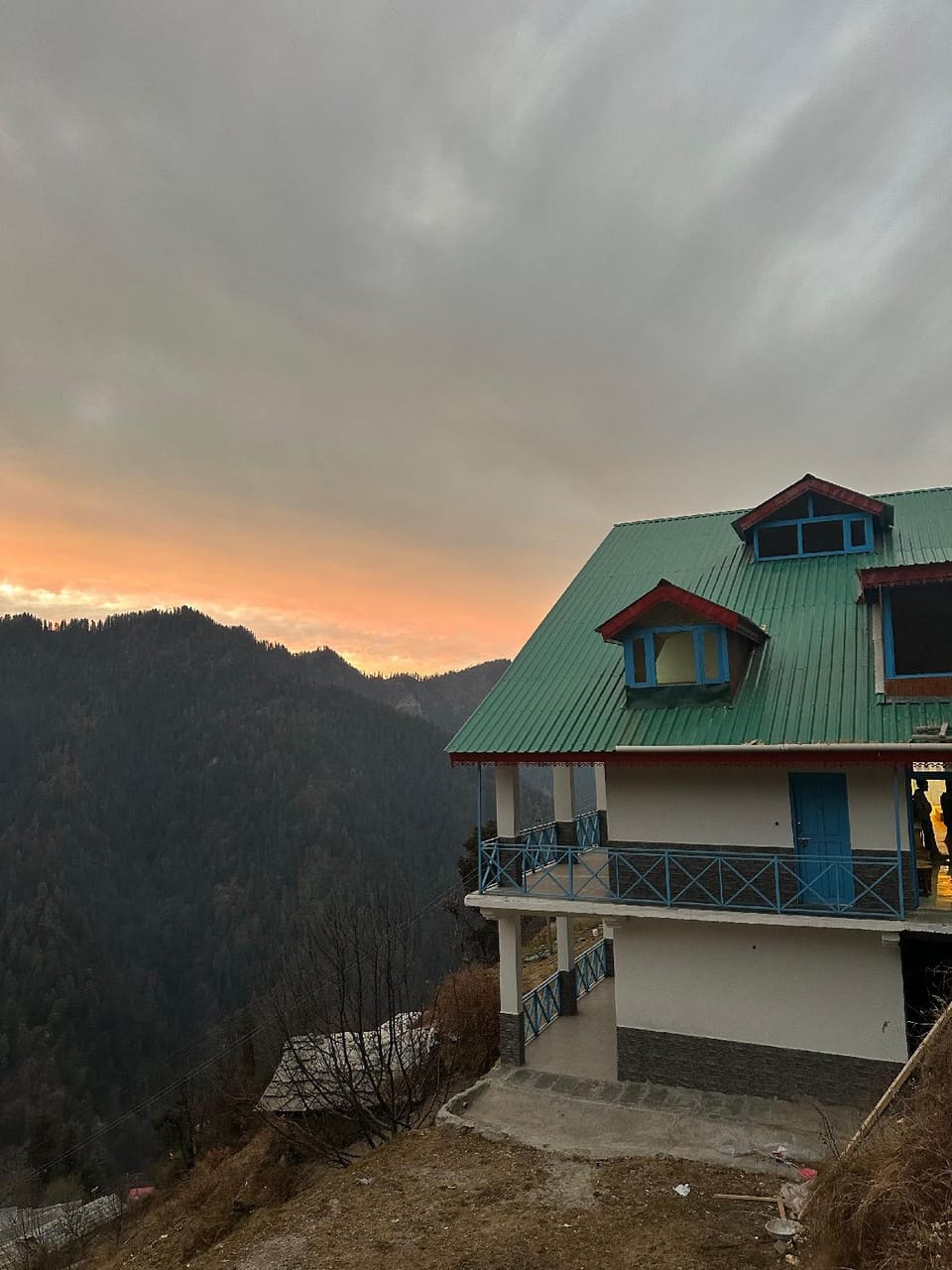 The Blue Mont Sojha Hostel in Himachal Pradesh