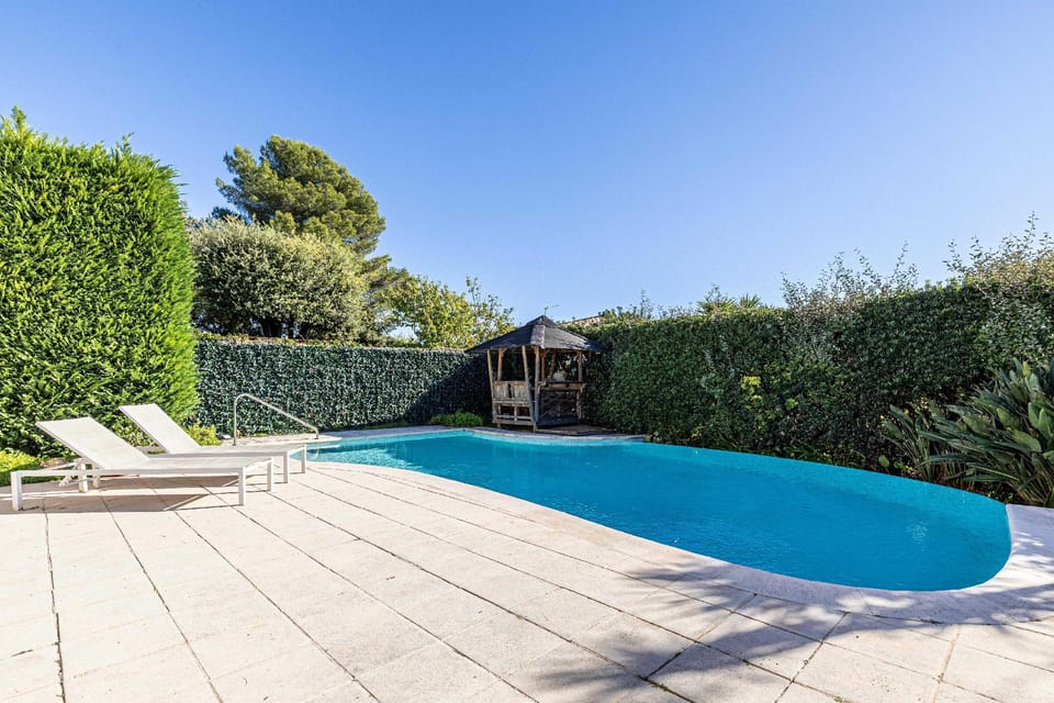 Quiet House with Pool Hotel in Valbonne