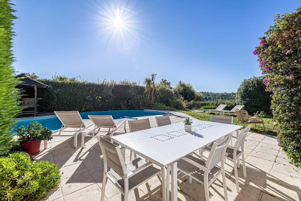 Quiet House with Pool Hotel in Valbonne
