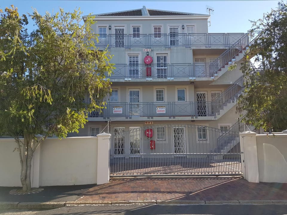 Bradclin Sport Newlands Hotel in Cape Town