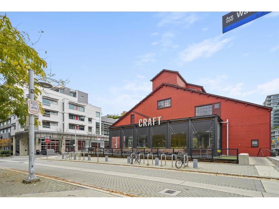 Modern 2 Bedroom Condo with AC and Parking Apartment hotel in Vancouver