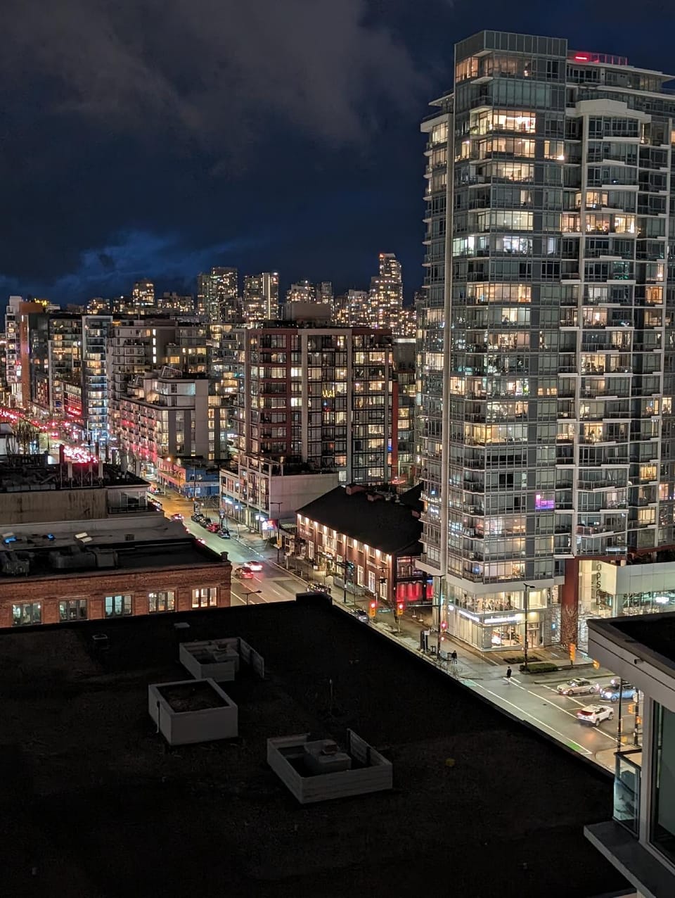 Modern 2 Bedroom Condo with AC and Parking Apartment hotel in Vancouver