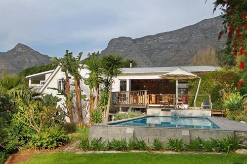 Cape Paradise Lodge and Apartments Hotel in Cape Town
