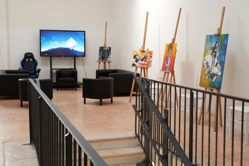 Shared lounge/TV area