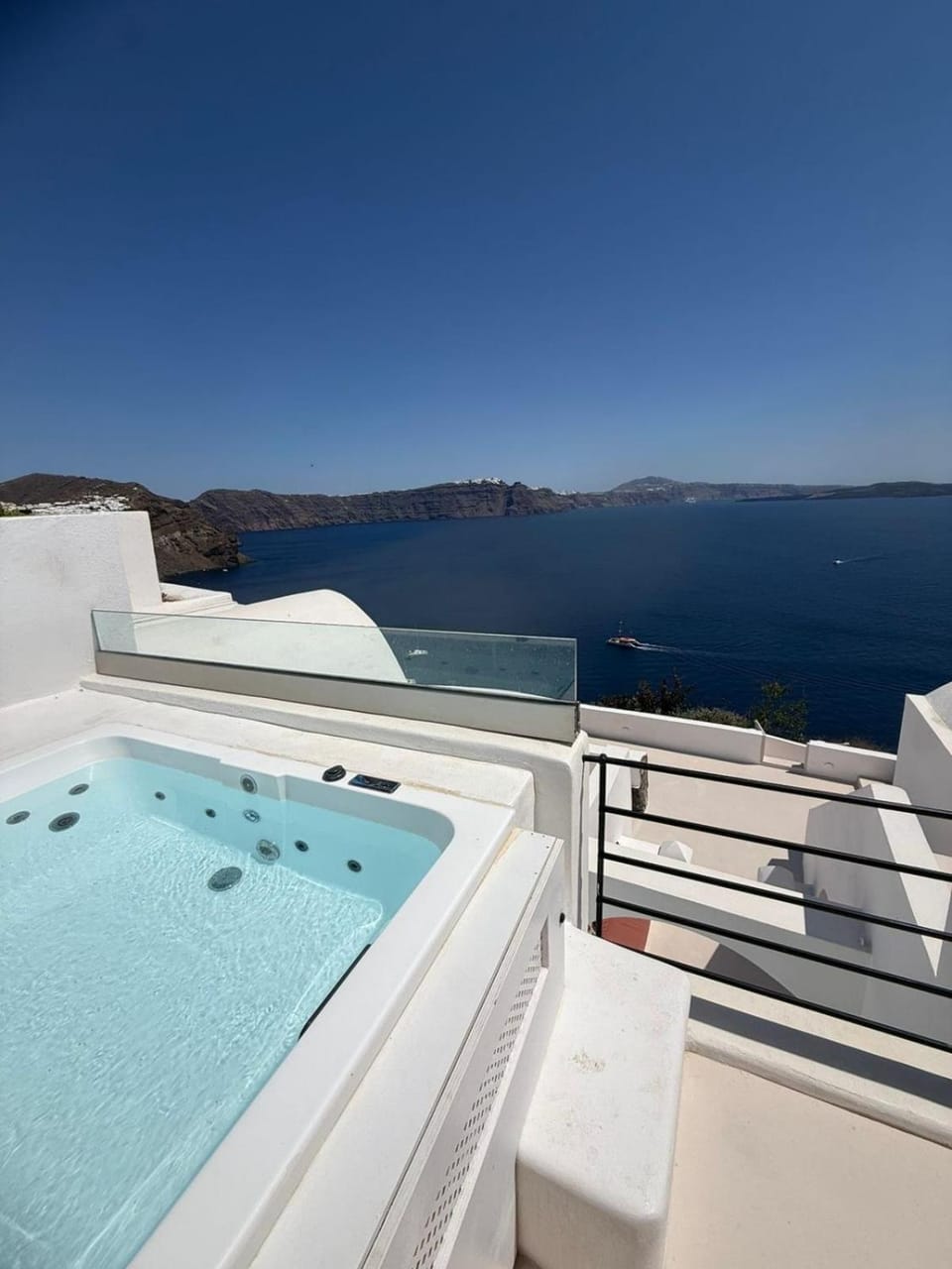 You and Me Suites Oia Hotel in Oia