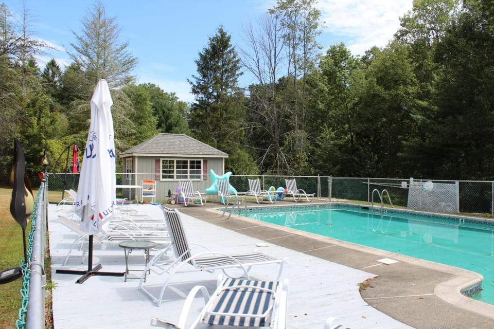 Pocono Ridge Inn East Stroudsburg - Poconos Inn in Middle Smithfield