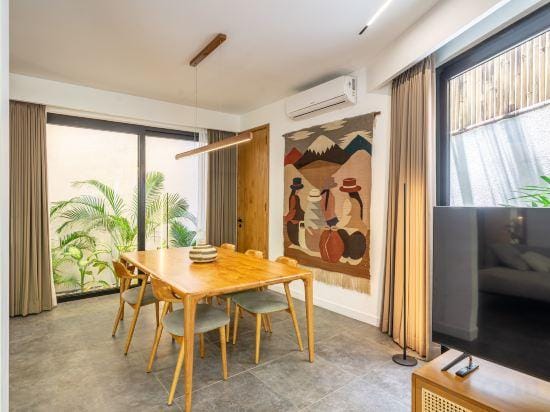 Desa Kota 3 - Designer 3BR Villa Next to Beach w Rooftop & Pool Hotel in North Kuta