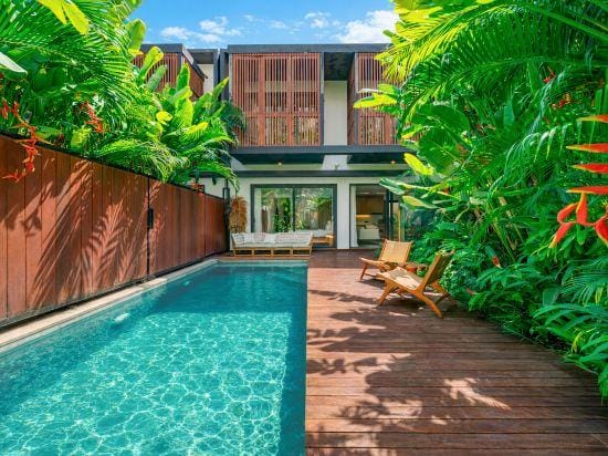 Desa Kota 3 - Designer 3BR Villa Next to Beach w Rooftop & Pool Hotel in North Kuta