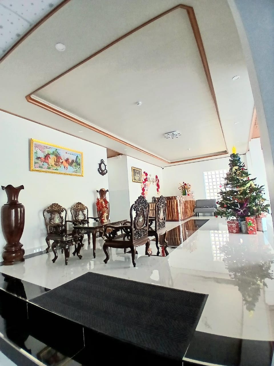 Shared lounge/TV area