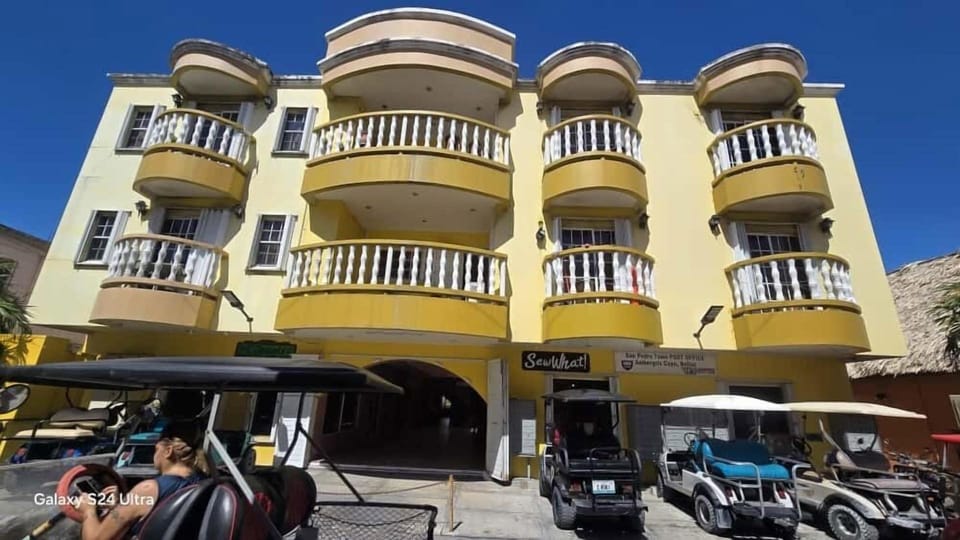 Paradise Suites & Residence Hotel in San Pedro