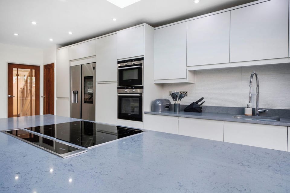 Mount Park Rd Flat Hotel in Pinner
