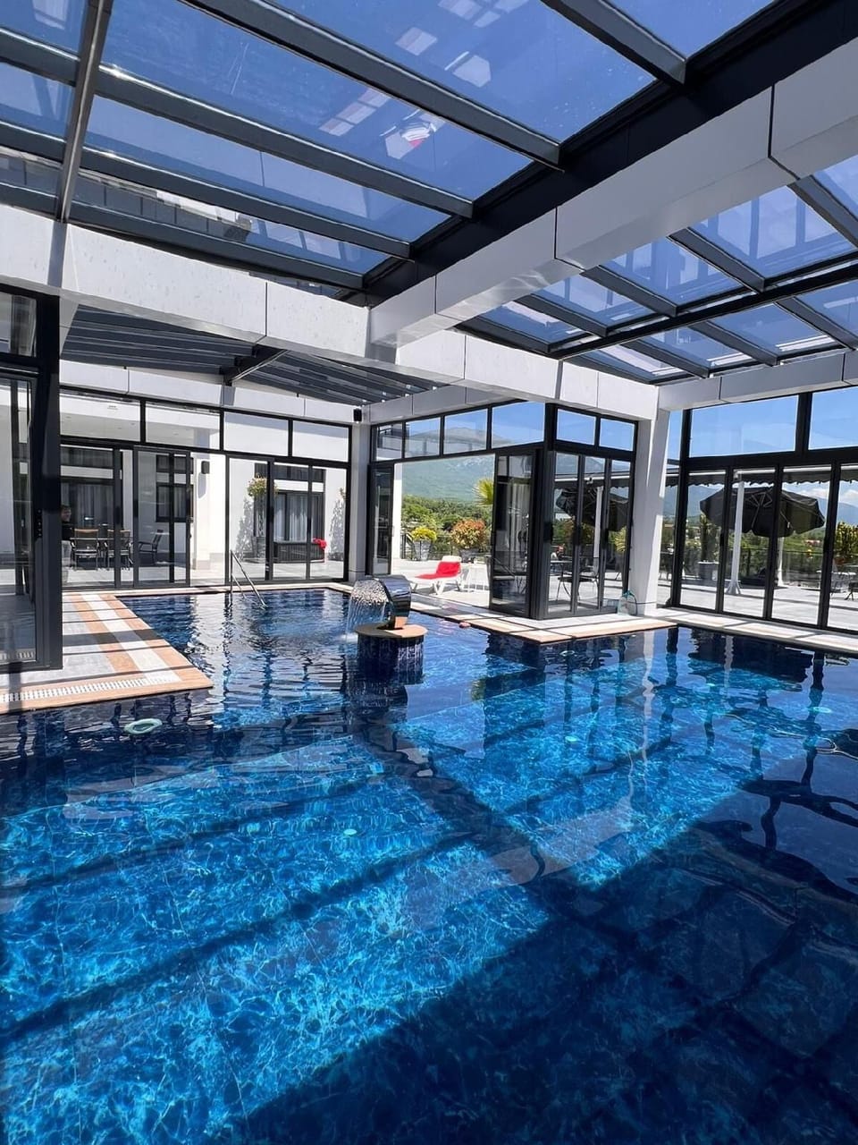 White House Hotel in Montenegro