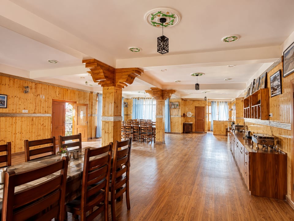Tanghaa Resort By Mountain Bee Hotel in Himachal Pradesh