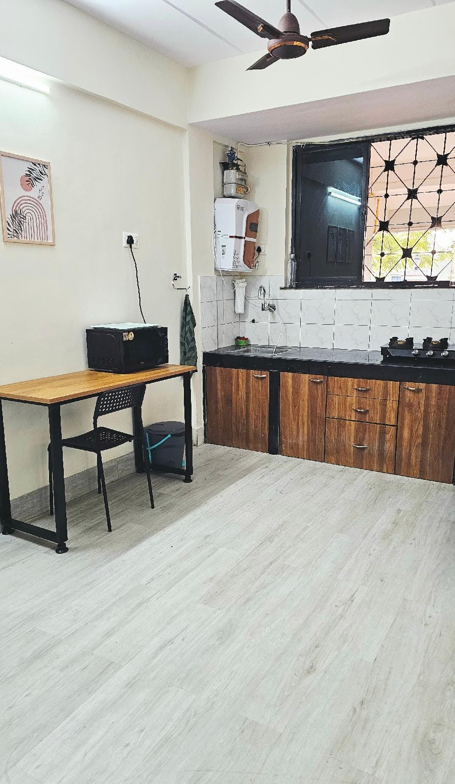 Fargo Homes Hilltop Deluxe Bed and Breakfast in Mumbai