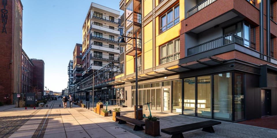 DOKI Living by Q4Apartments Parking & Foodhall Apartment hotel in Gdansk