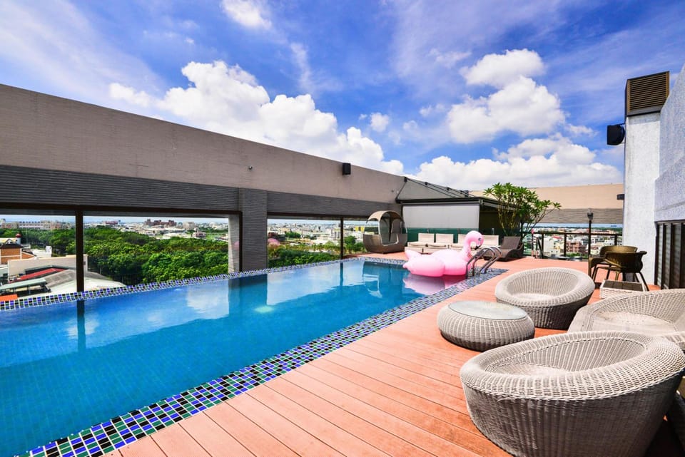 Swimming pool