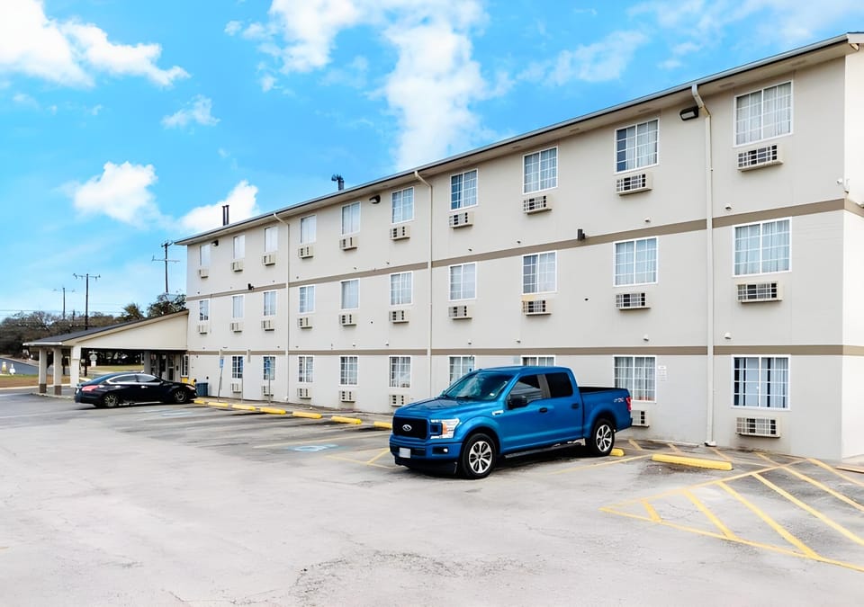 Express Inn & Suites Hotel in Leon Valley