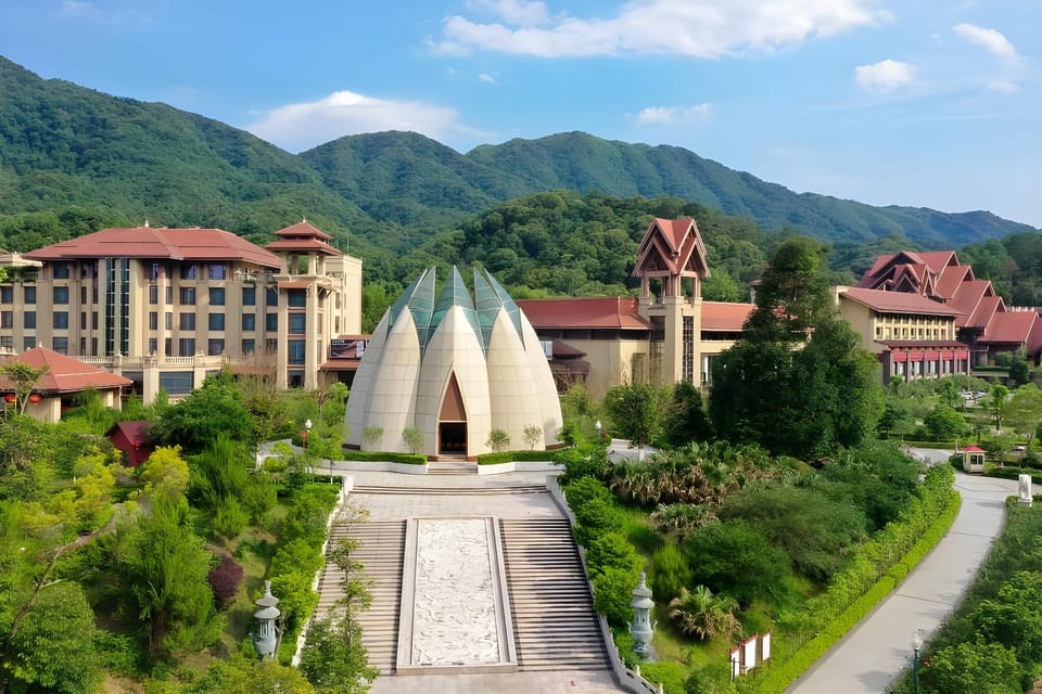 Shaoguan Jinglvlun International Hotel Resort in Guangdong