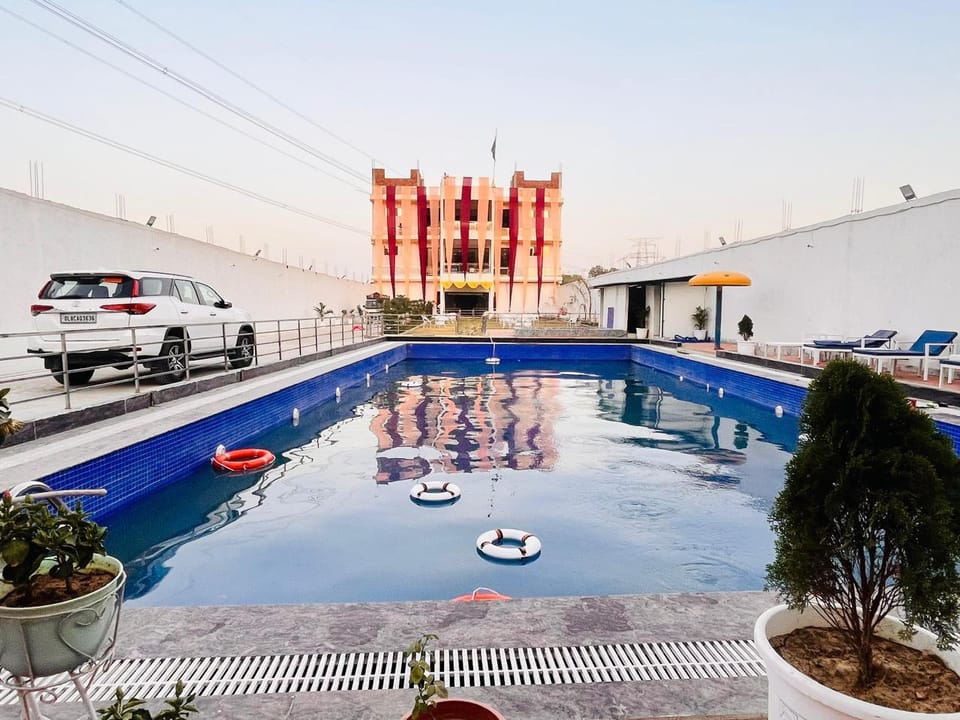 Swimming pool