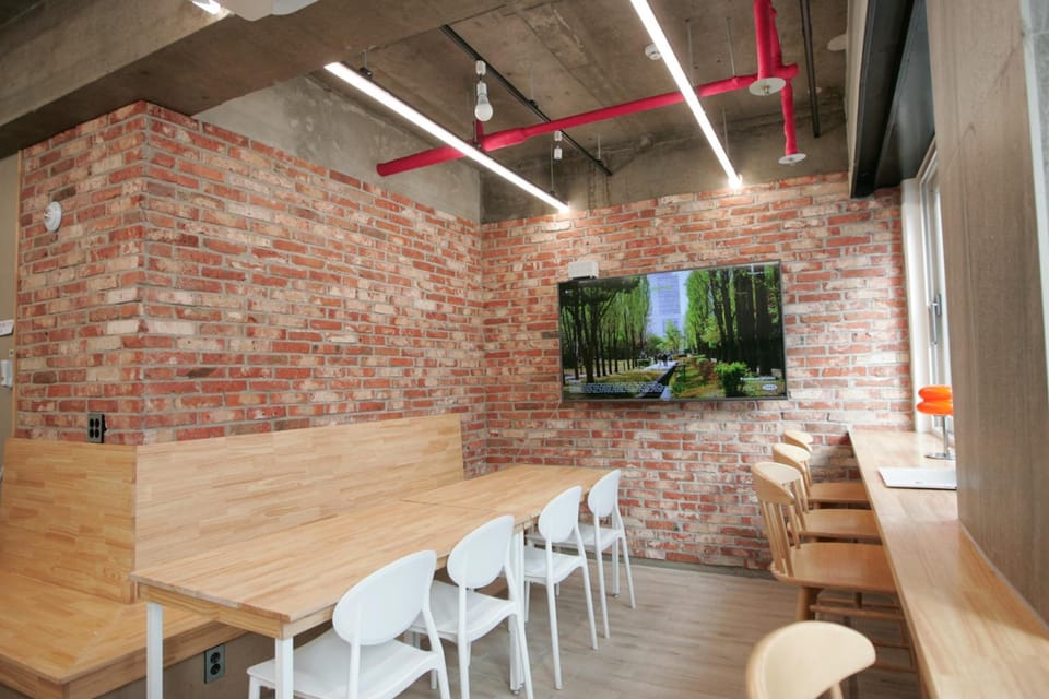 Shared lounge/TV area