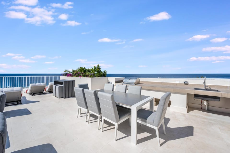 Point West Premier Rentals Apartment hotel in West Bay