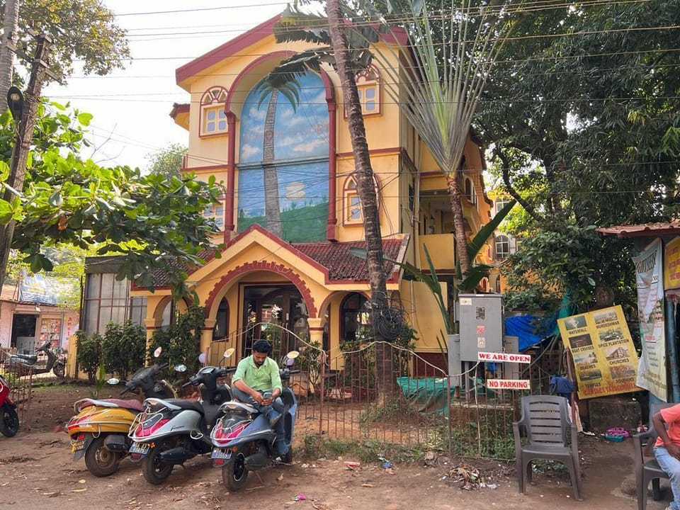 Redwings Studio Hotel in Baga