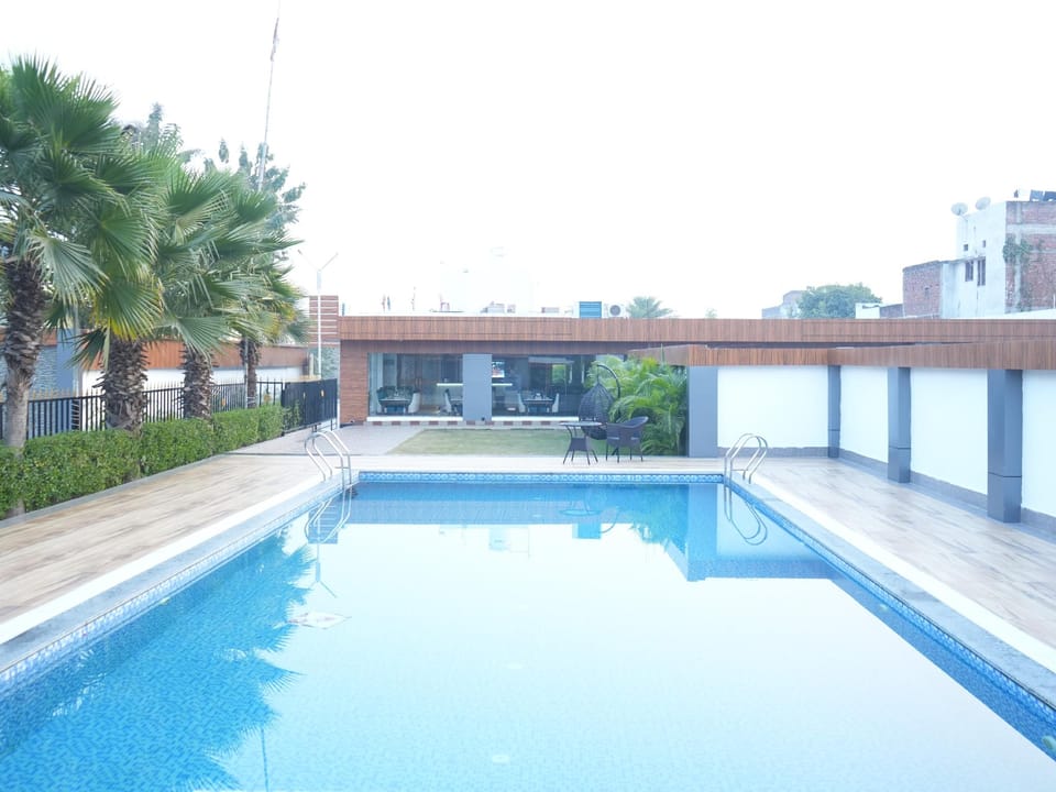 Private pool