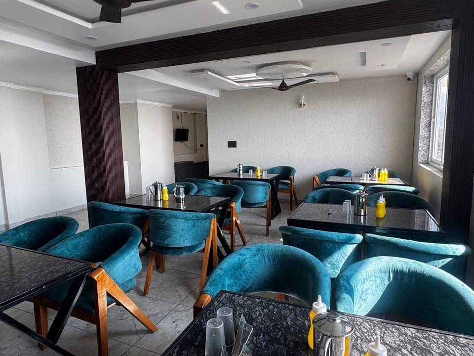 Dual LAKE Hotel in Uttarakhand