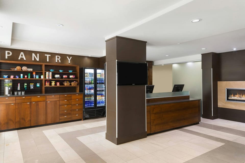 Four Points by Sheraton Surrey Hotel in Surrey