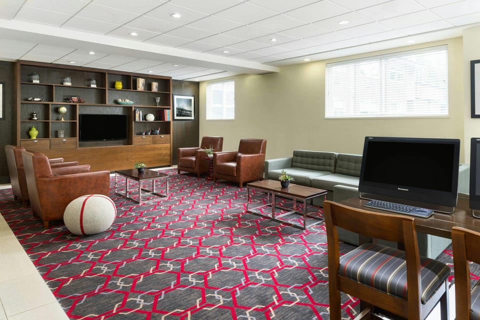 Four Points by Sheraton Surrey Hotel in Surrey