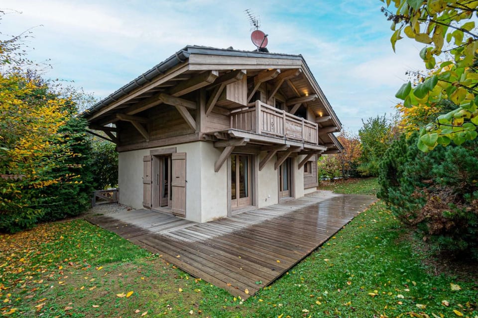 Superb Chalet Isatis, renovated in Megève. Hotel in Combloux