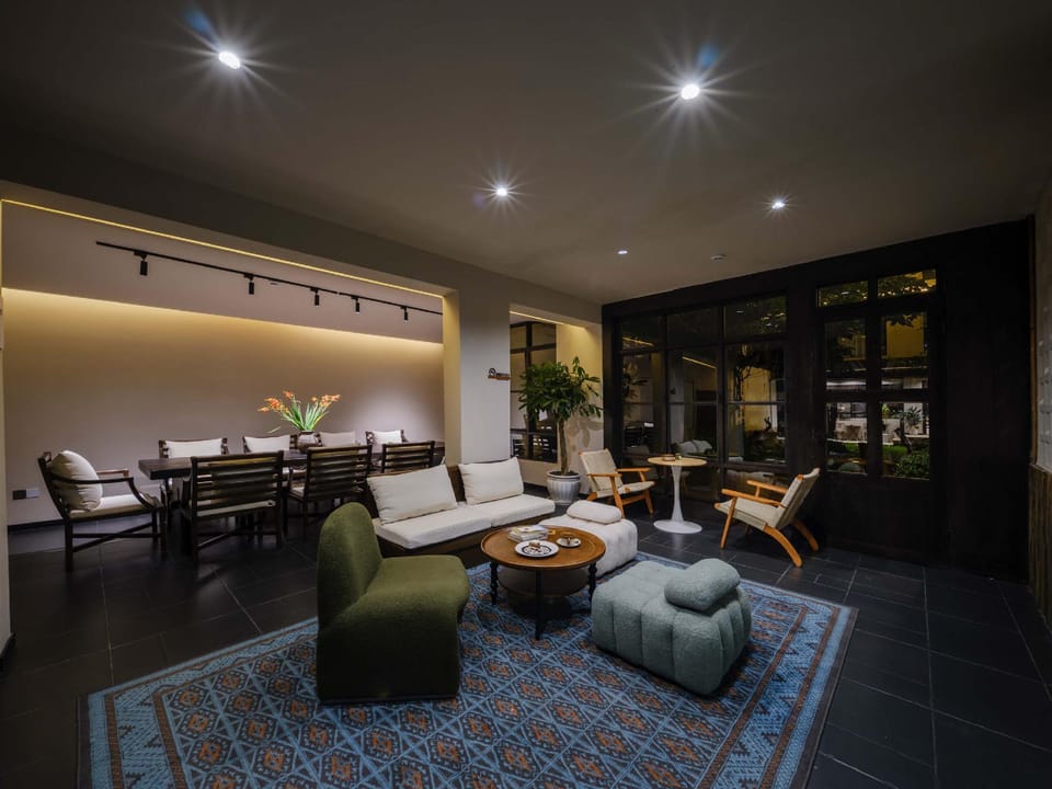 Lijiang Ancient City Hitone Sky Garden Snow Mountain Viewing Resort Hotel in China