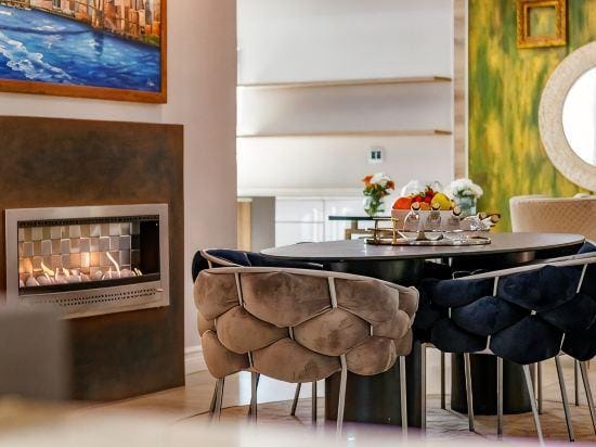Braham Lodge - The Octave Hotel in Sandton