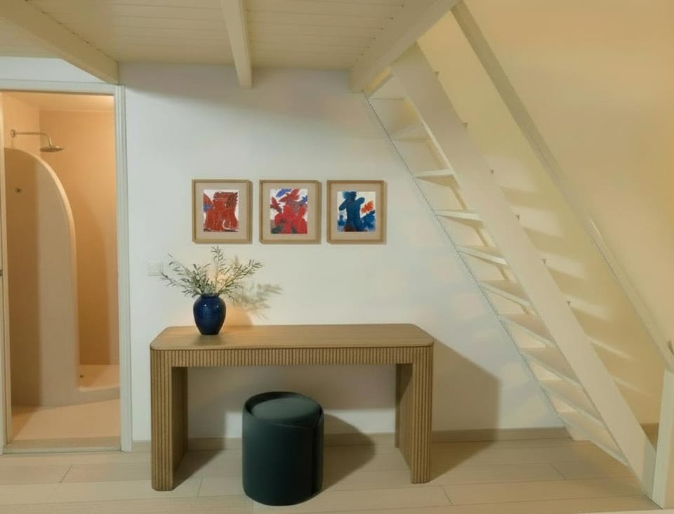 White Pearl Laokasti Suites Hotel in Oia