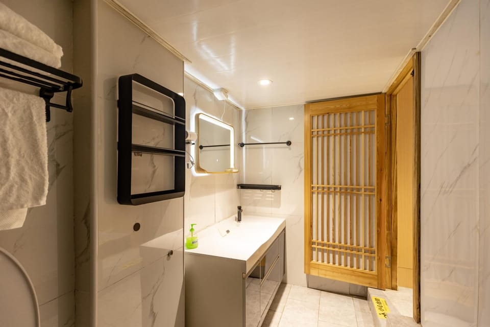 Jinggu Sihe Beiluoguxiang Guesthouse Inn in Beijing