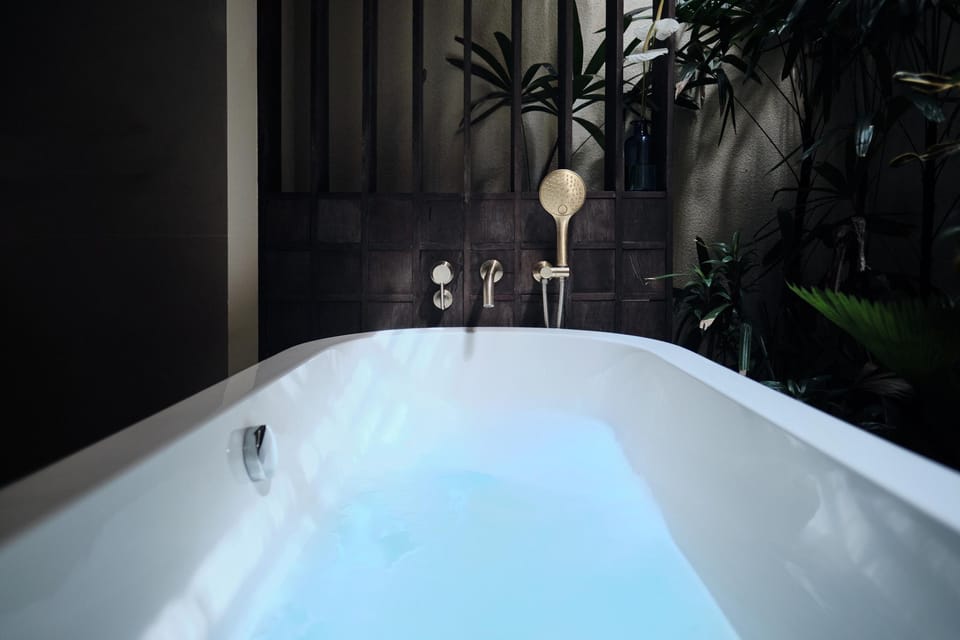Bathtub