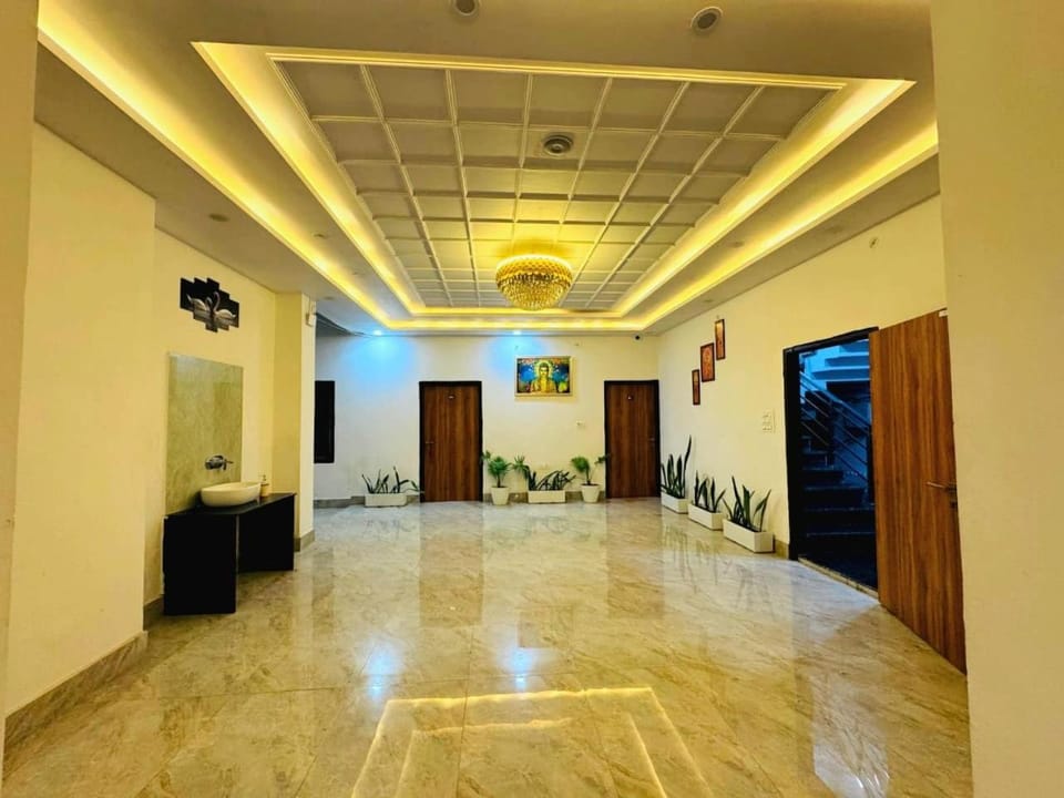 THE GRAND PALACE Hotel in Uttar Pradesh
