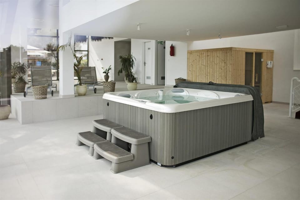 Hot tub