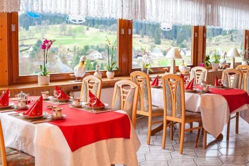 Auerhahn Bed and Breakfast -Black Forest Waldhotel Hotel in Baden-Württemberg