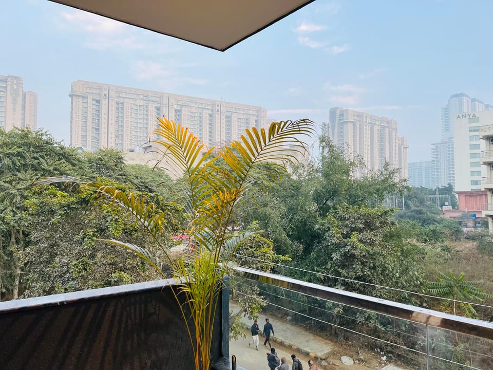 Beliv Stays-Golf Course Road Hotel in Gurugram