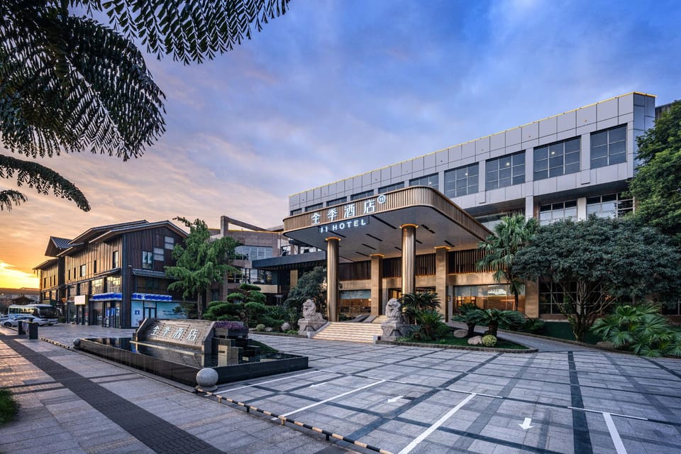 Ji Hotel Emeishan Hot Spring Hotel in Sichuan