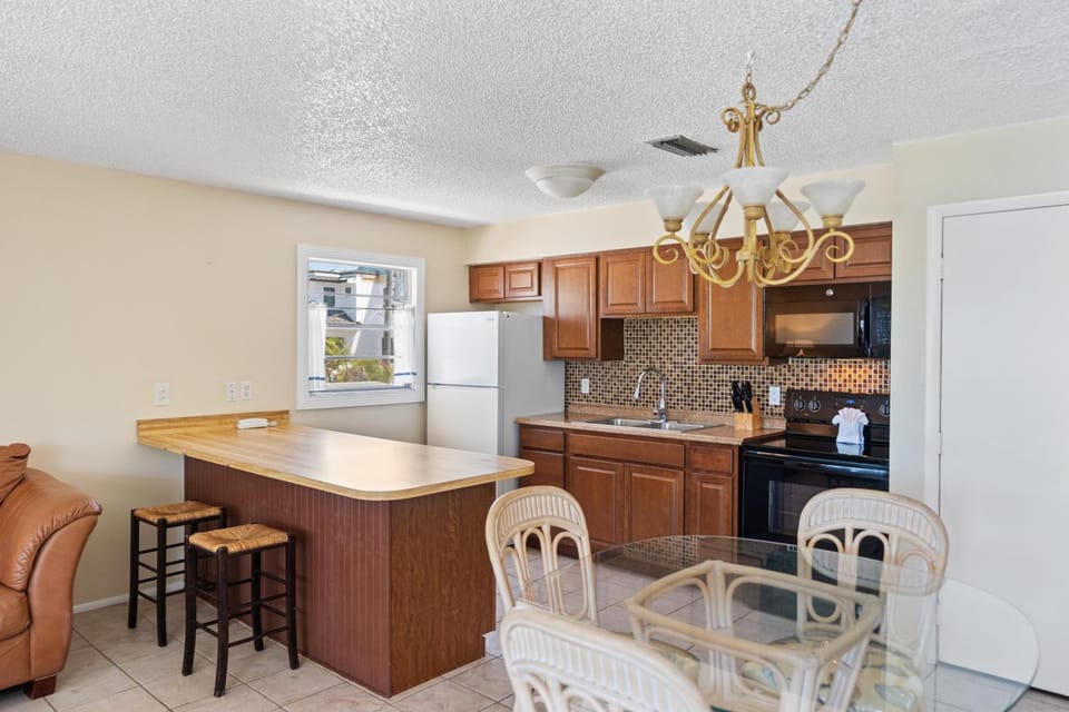 White Sands Beach Resort - Anna Maria Island Resort in Holmes Beach
