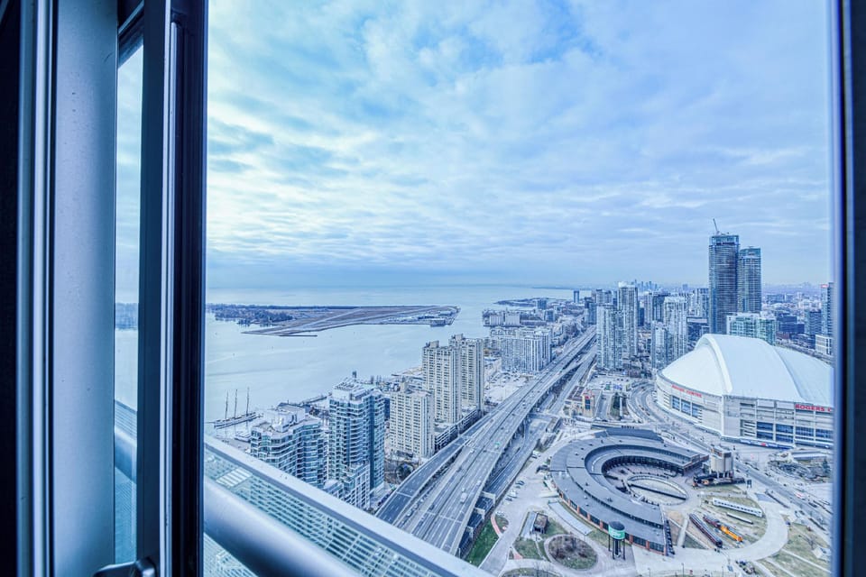 RivetStays - The York Hotel in Toronto