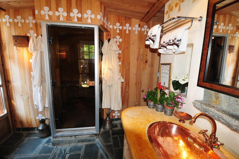 Hotel Les Chalets de Philippe & Jacuzzis Privatifs Hotel in Chamonix