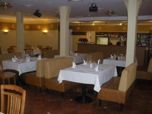 Restoranas - Sveciu Namai - Restaurant - Guest House Perkunkiemis Hotel in Vilnius County, Lithuania