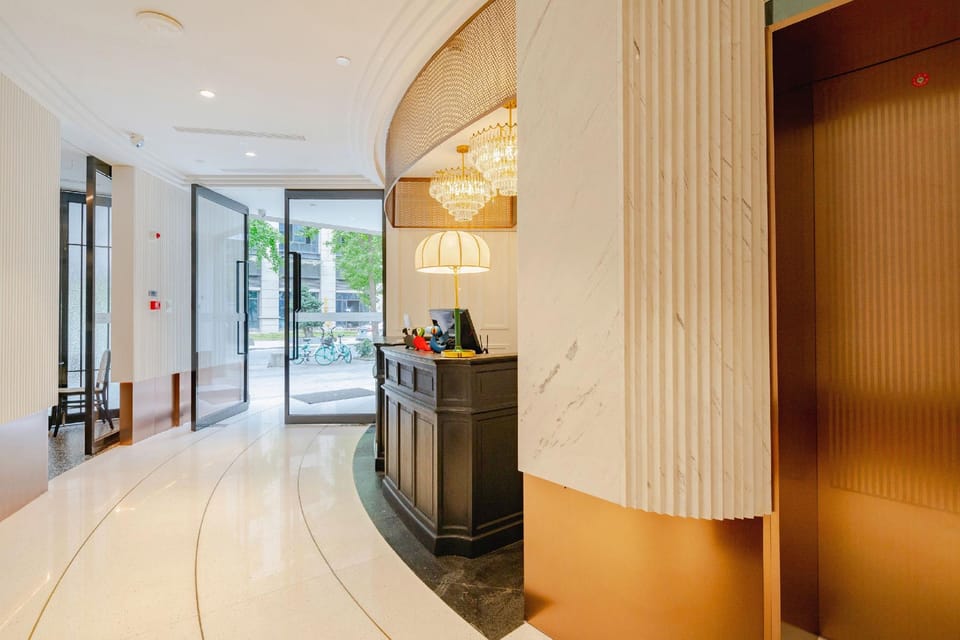 Grey Parrot Resort Hotel Hotel in Chengdu