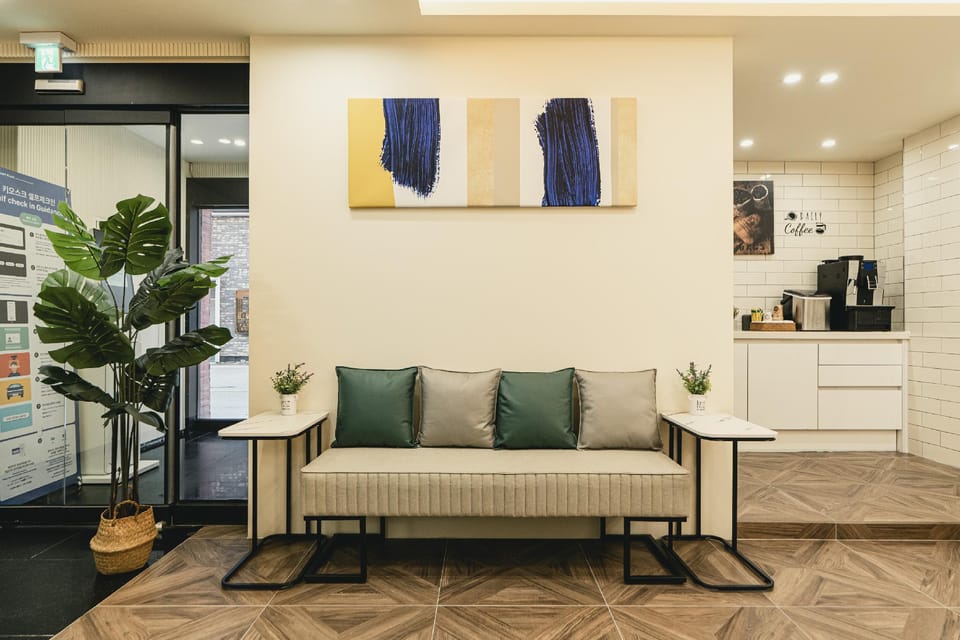 Shared lounge/TV area