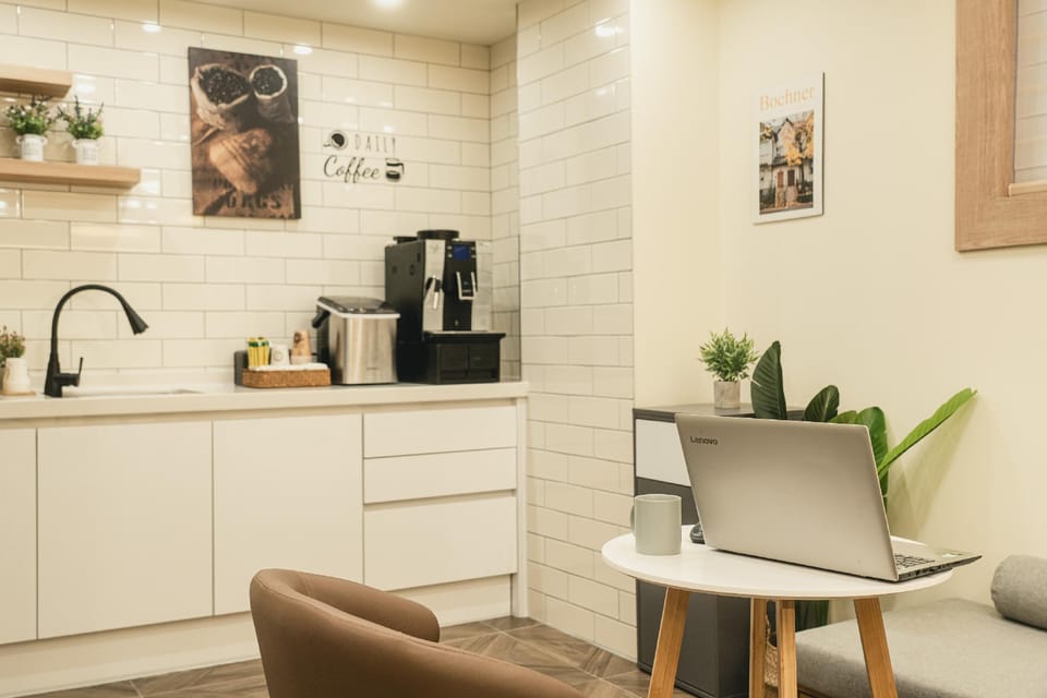 Shared lounge/TV area