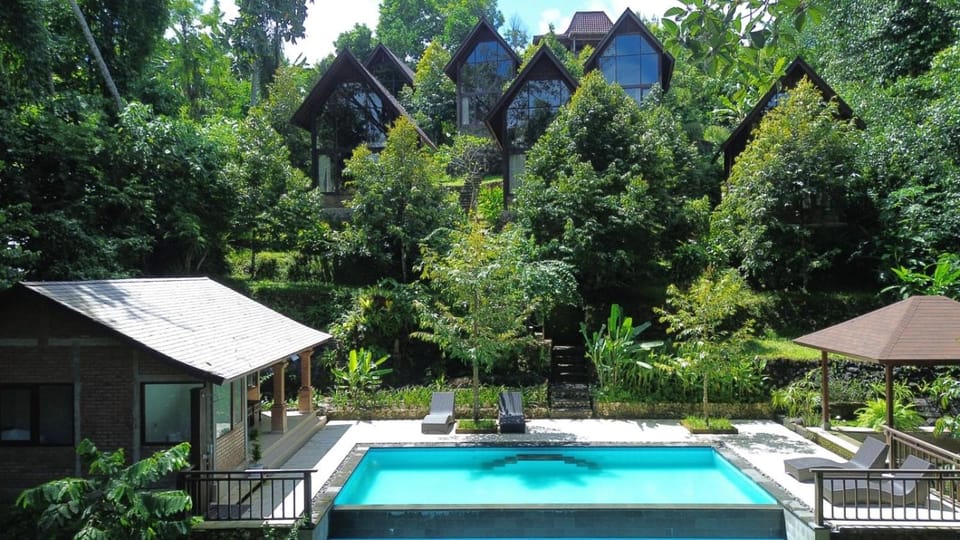 Luxury Riverside Cabins at Nunu Bali Hotel in Kediri