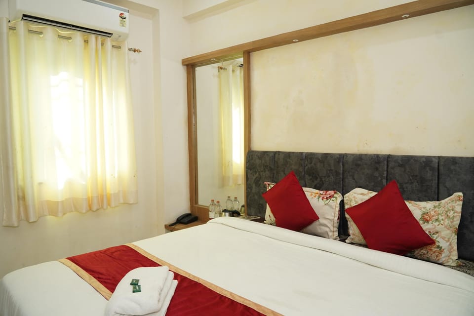 KASHI CROWN (P) GUEST HOUSE Bed and Breakfast in Varanasi